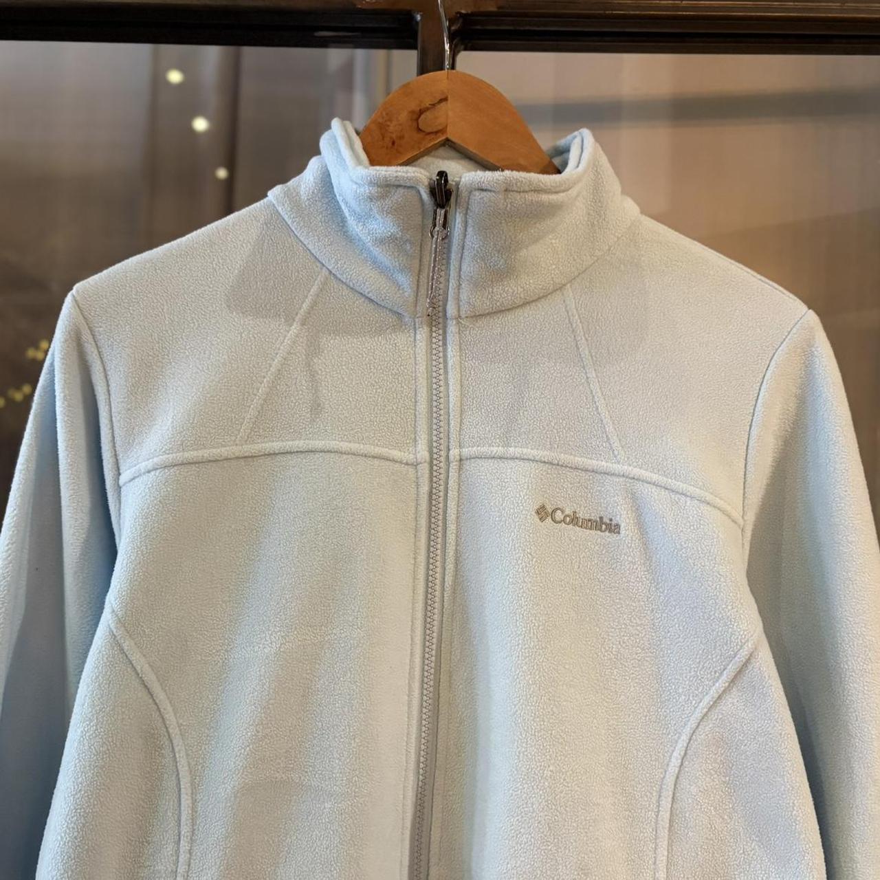 Vintage retro essential Columbia Baby Blue full zip up outdoor sweatshirt fleece jacket #columbia #outdoor #expedition #hike #gorpcore