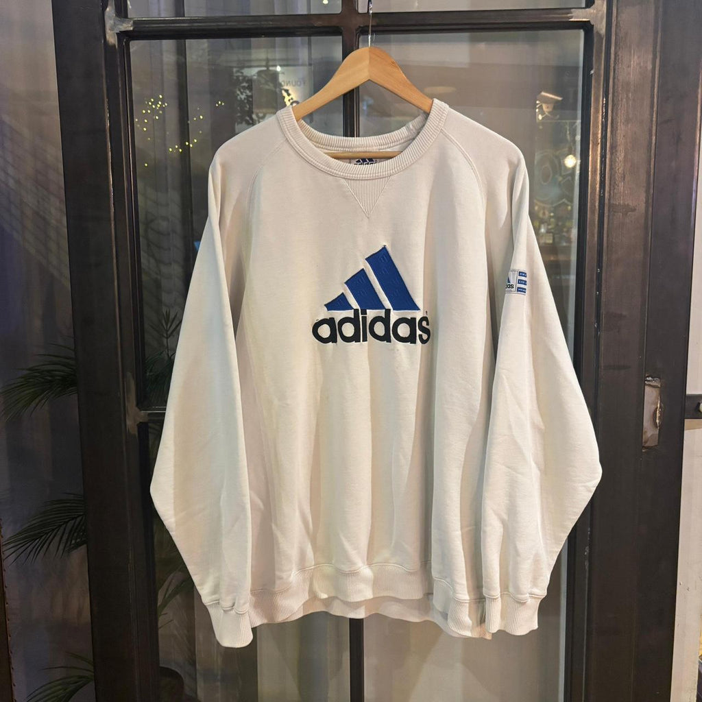 VIN030EF - Vintage Retro Essential White Adidas Raglan Jumper Sweatshirt with large centre embroidered logo #90s #sportswear #essential #y2k #adidas
