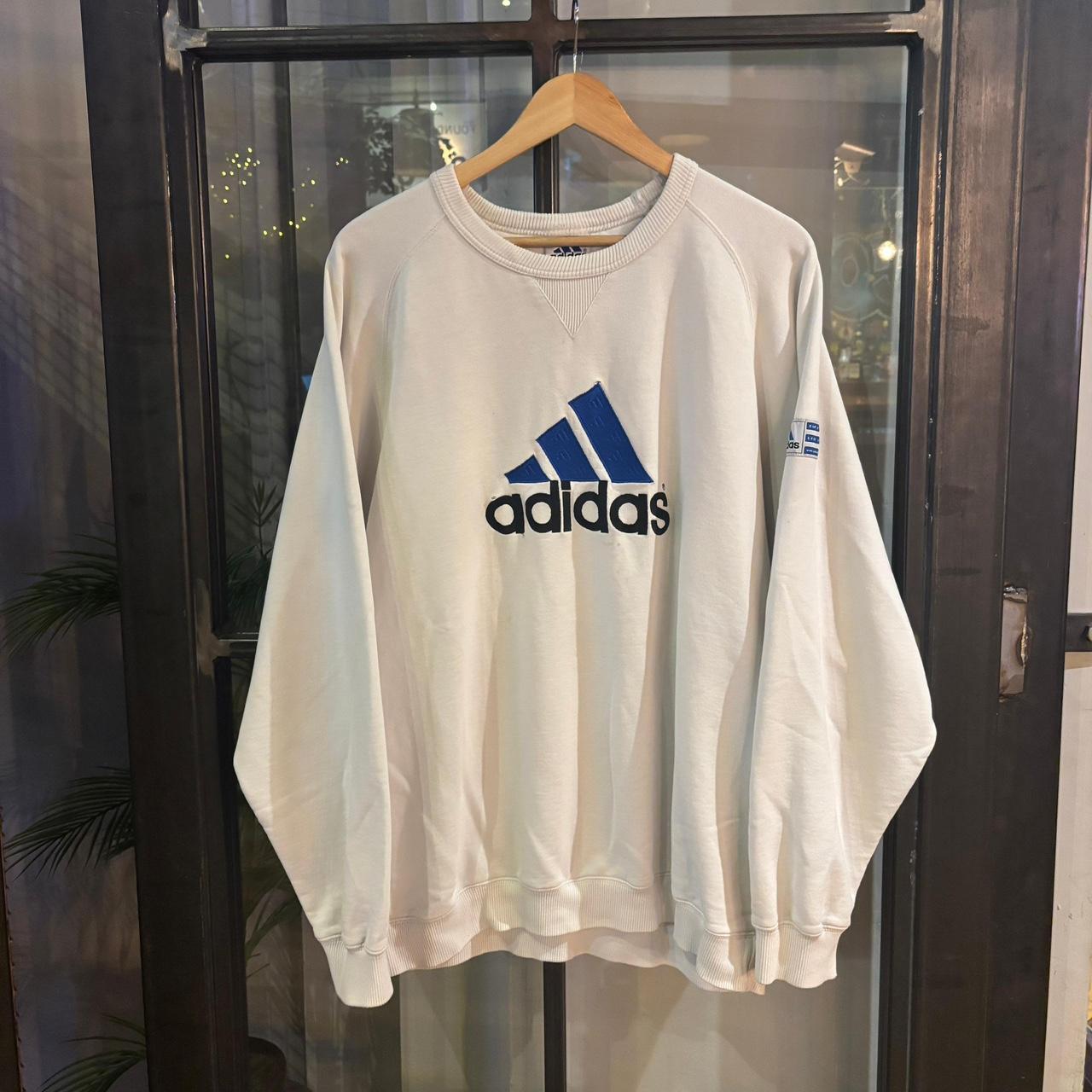 VIN030EF - Vintage Retro Essential White Adidas Raglan Jumper Sweatshirt with large centre embroidered logo #90s #sportswear #essential #y2k #adidas