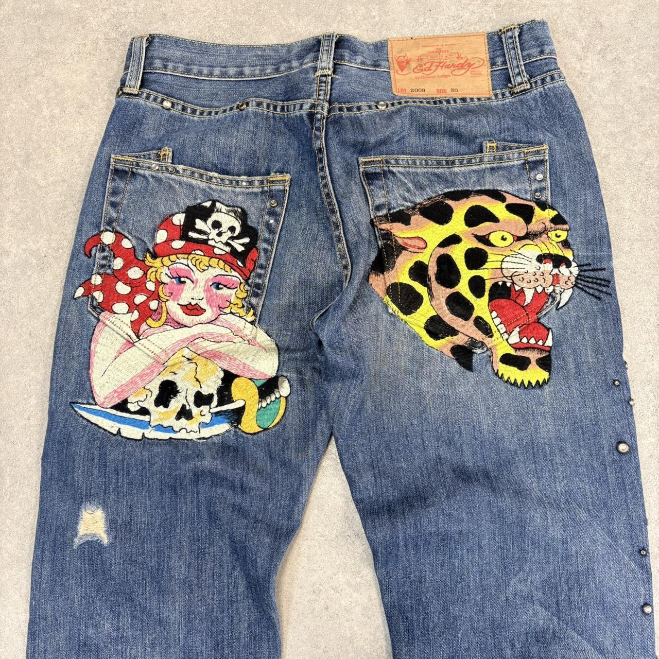 CP2504A-U - Vintage retro essential  Ed Hardy Distressed Studded Blue Wash Denim Jeans Trousers pants with embroidered jaguar and lady pocket patches #studded #embroidered #edhardy #jeans #y2k
