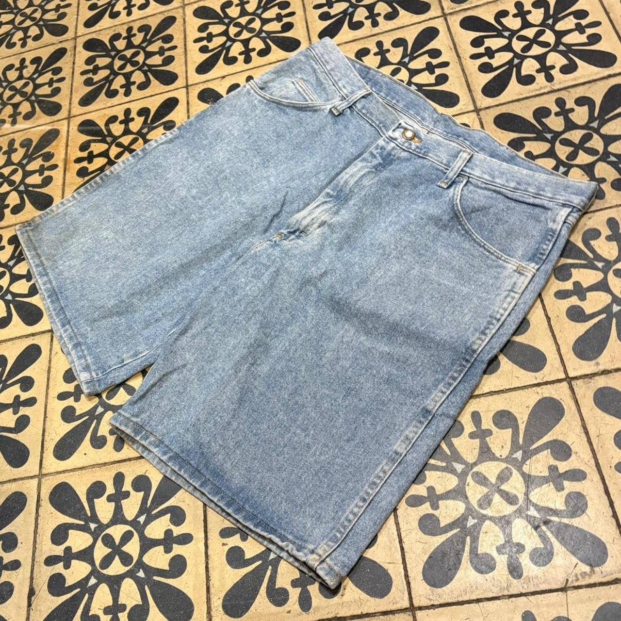 JRT118 - Vintage Retro Essential wrangler Blue Wash Denim Shorts Jorts with detailed patch Logo workwear #hiphop #90s #jorts #skater #wrangler