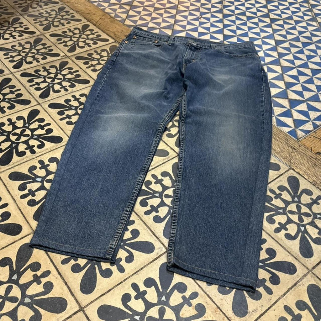 TRW536F - Vintage retro essential Altered Levi’s 505 Tapered Blue Wash Denim Jeans Trousers pants #denim #levis #tapered #levis505 #jeans