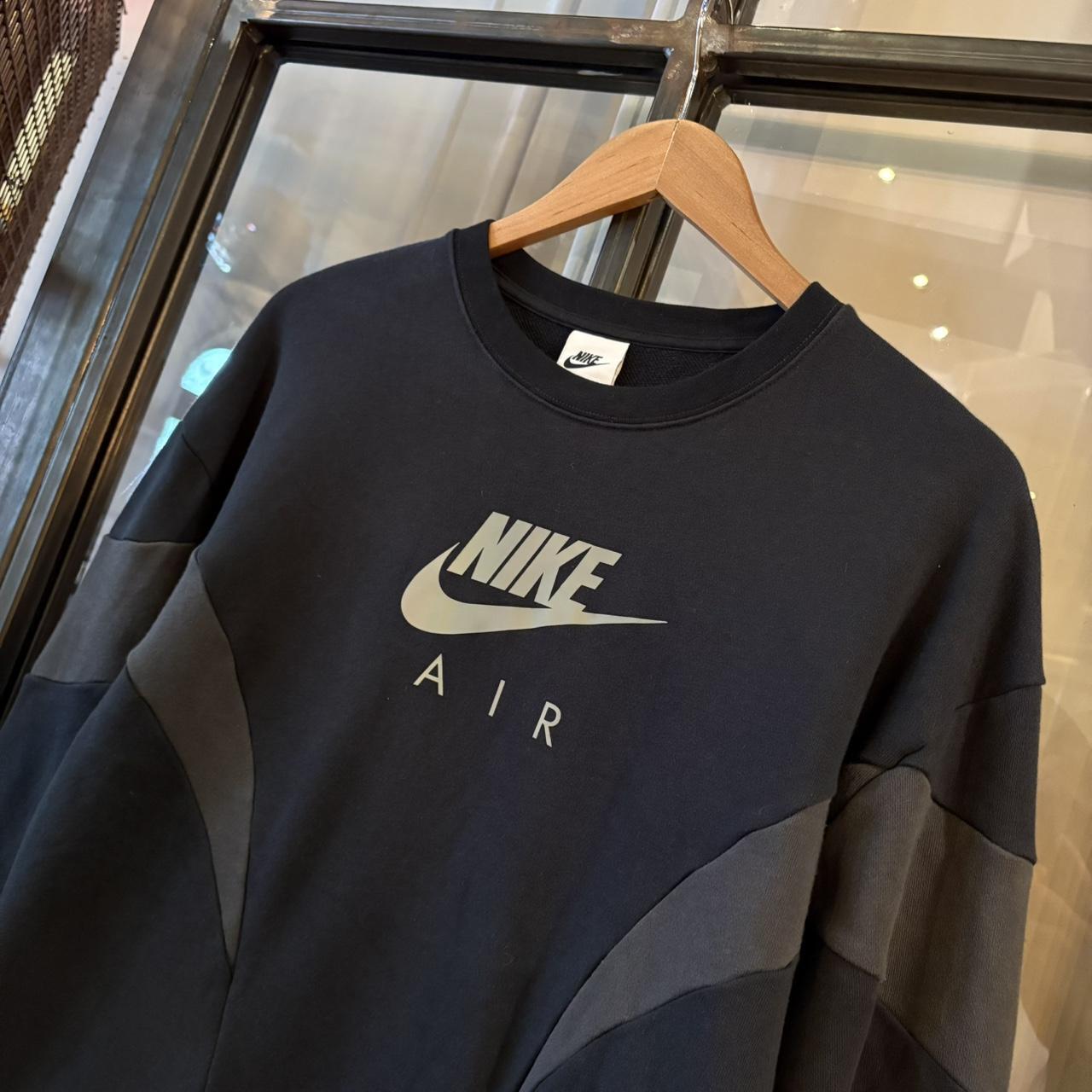0325G69F - Vintage Retro Essential Black Nike Air Crewneck Jumper Sweatshirt with print logo #nike #sportswear #essential #y2k #nikeair