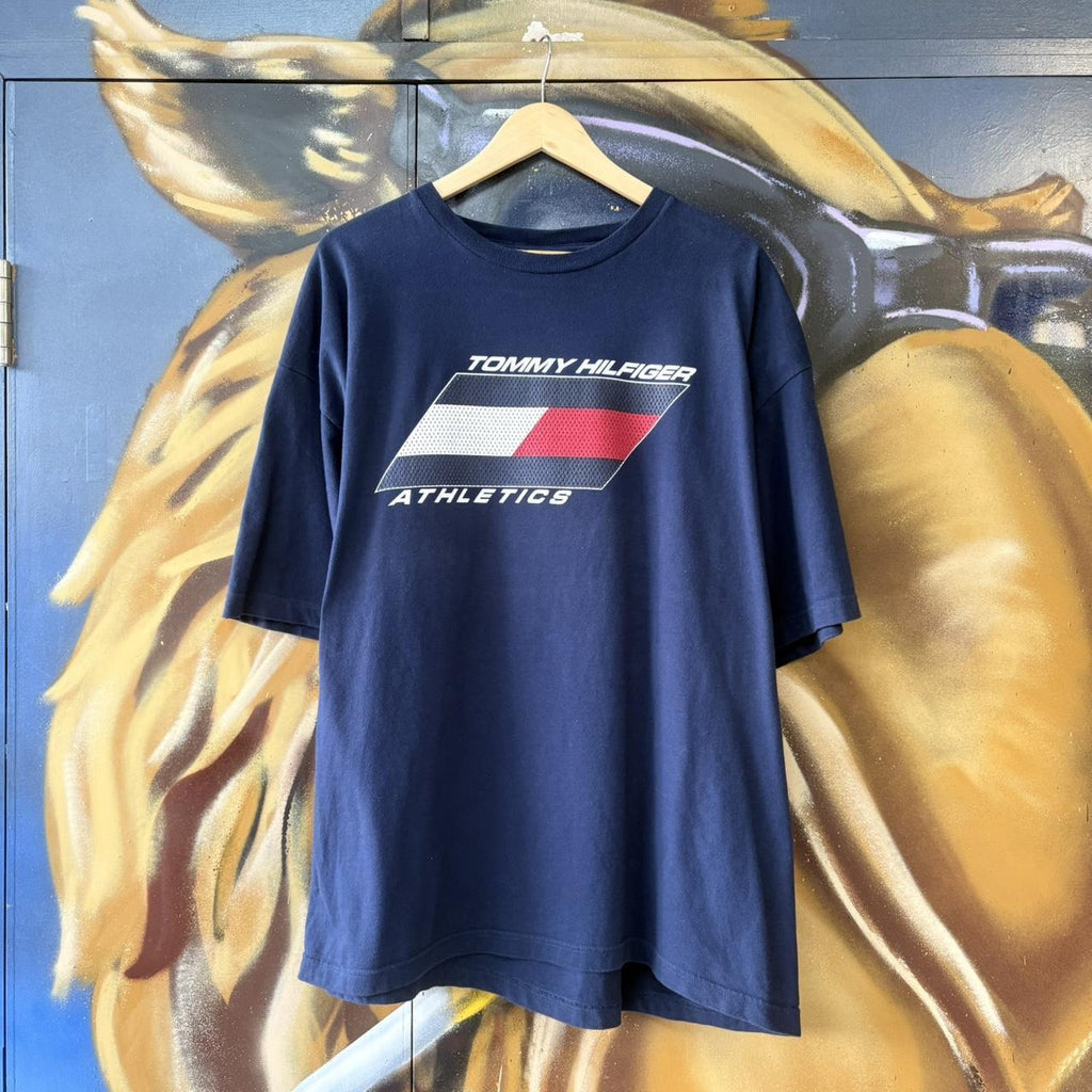 BR2306PA-U - Vintage Retro Essential Tommy Hilfiger Athletics Navy Graphic Print Top Tee T-shirt #90s #graphic #top #tommy #basic