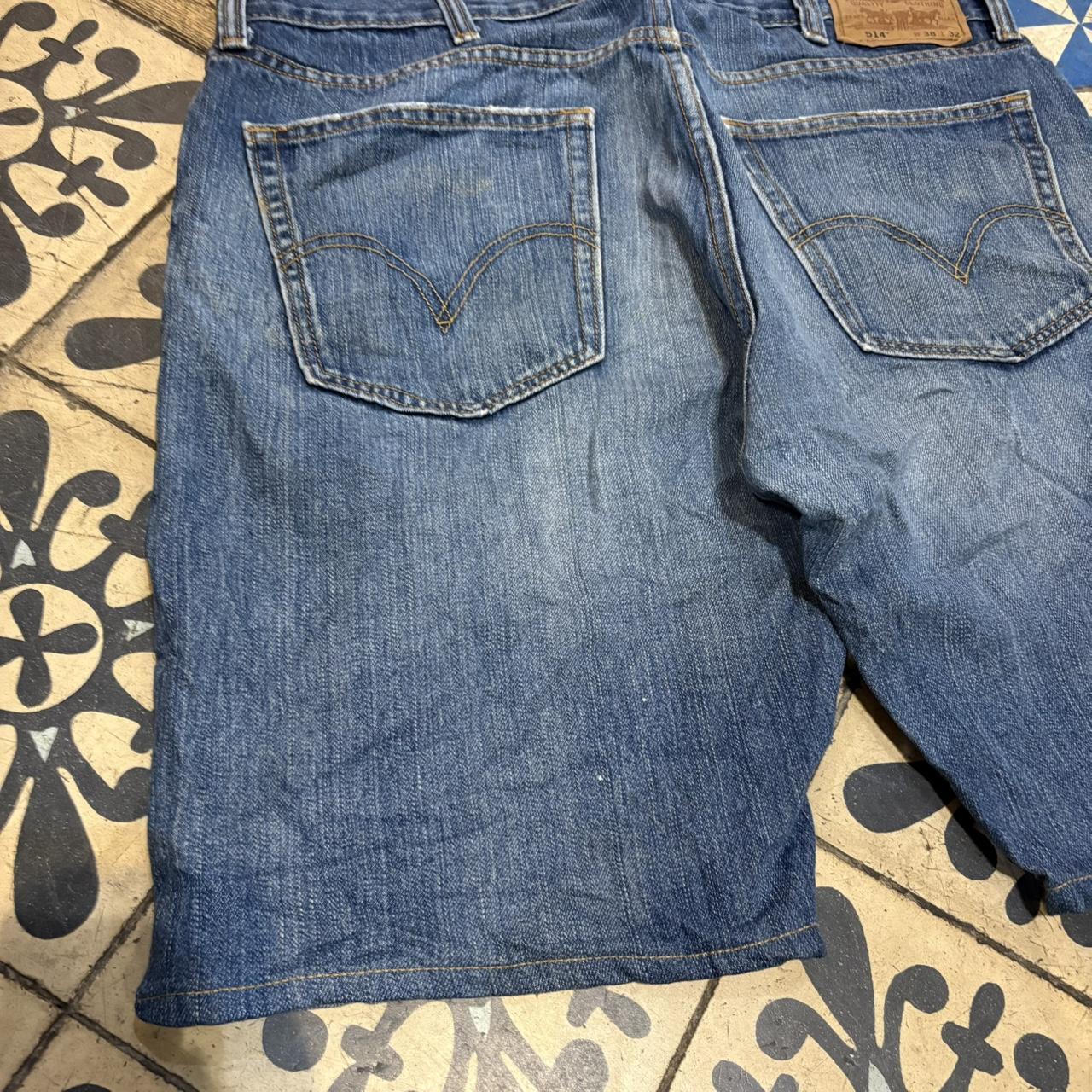 JRT128 - Vintage Retro Essential Levi's Mid Blue Wash Denim Shorts Jorts with detailed patch Logo carpenter workwear #hiphop #90s #jorts #skater #levis