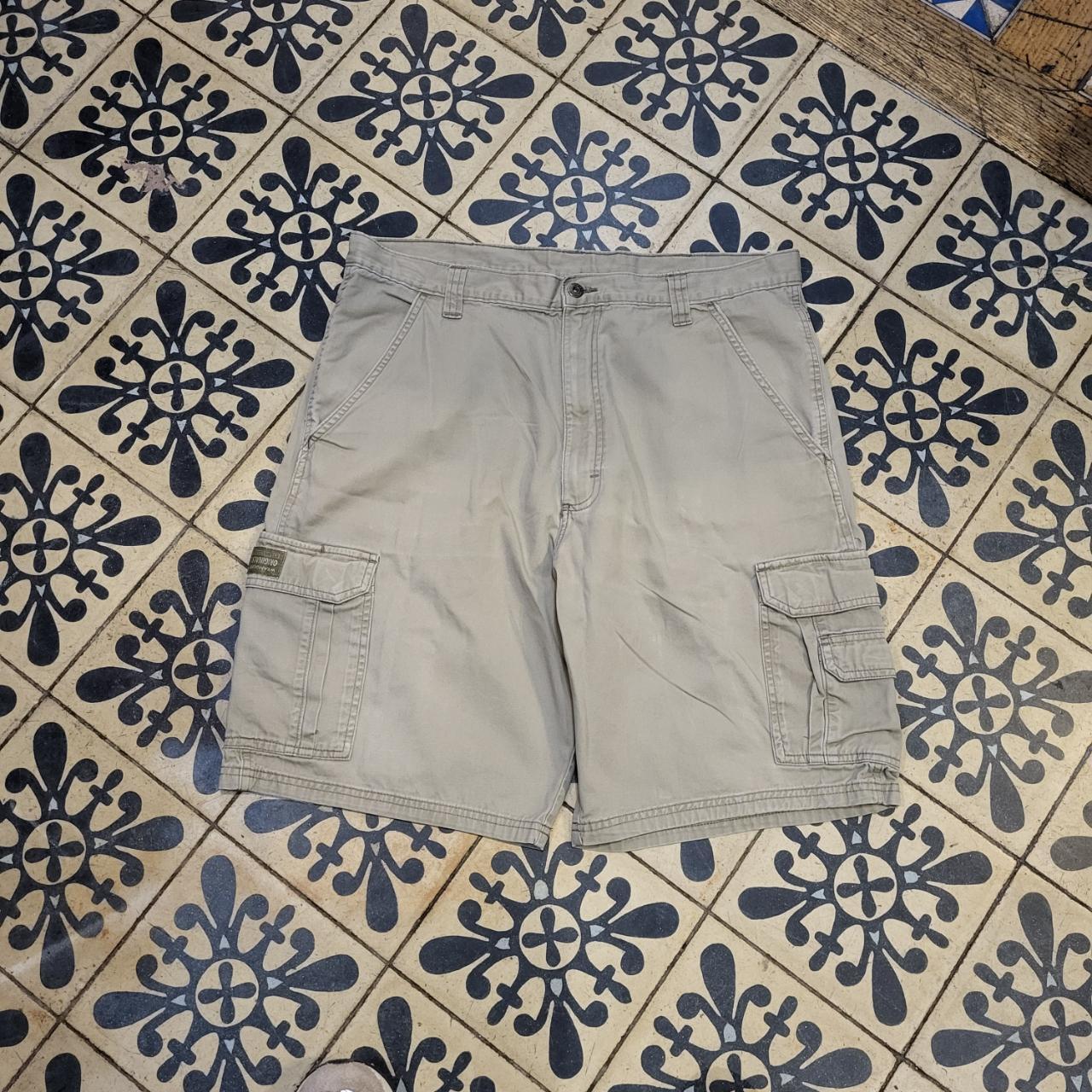 JRT006 - Vintage Retro Wrangler Beige Grey Oversized Baggy Cargo Shorts Jorts with detailed embroidered Logo graphic carpenter workwear Old School Hip Hop skate grunge faded 90s Y2K style
