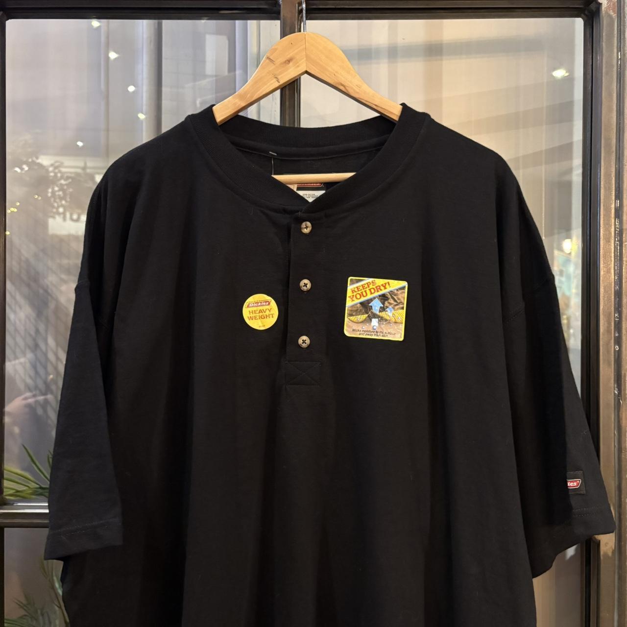 BR2306NS-F - Brand New with Tags Deadstock Eseential Dickies Black Pocket Top Tee T-shirt with embroidered patch logo #skater #workwear #dickies #y2k #brandnew
