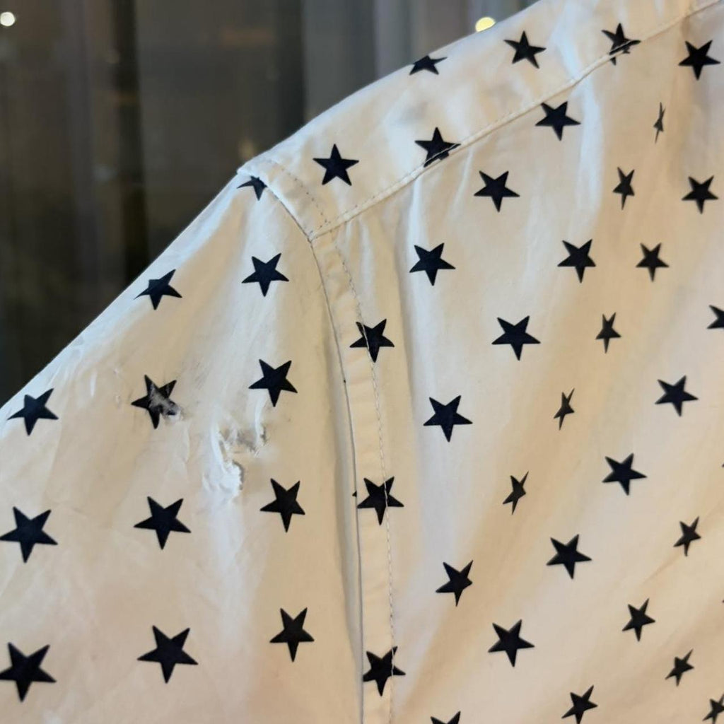 BR2804BH-P - Vintage Tommy Hilfiger All Over Navy Star Print White Short Sleeve collared button up polo shirt top #Y2K #preppy #tommy #smartcasual #oldmoney