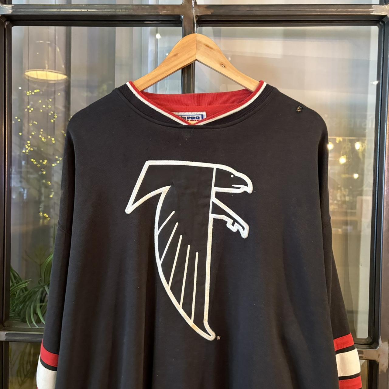 B0425A24BR - Vintage Retro Essential NFL Atlanta Falcons Black Crewneck Jumper Sweatshirt with embroidered logo #atlanta #sportswear #nfl #y2k #atlantaflacons