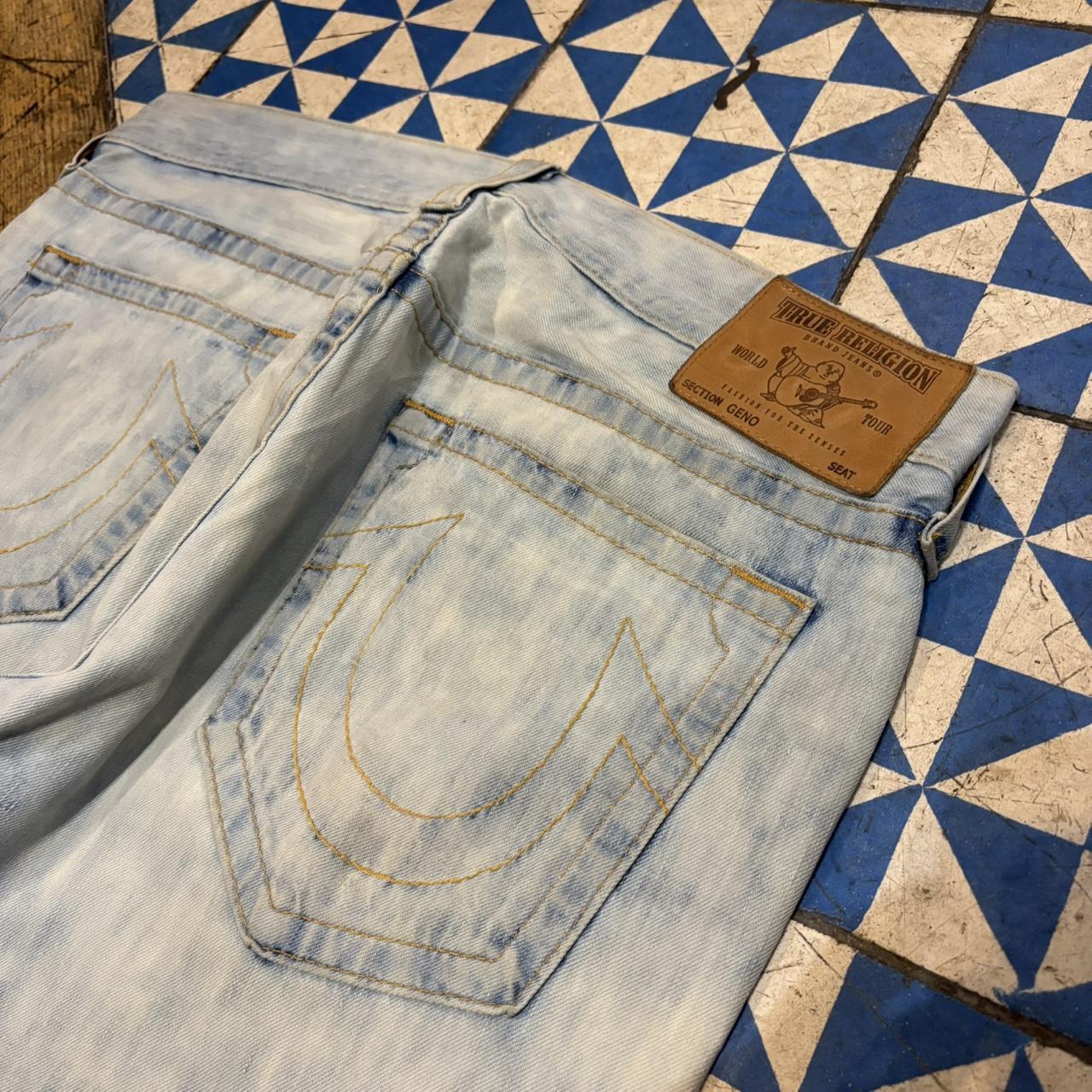 0225D87 - Vintage retro essential True Religion Light Blue Wash Denim straight wide leg Jeans Trousers pants casual workwear skate #denim #truereligion #lightwash #straightleg #wideleg