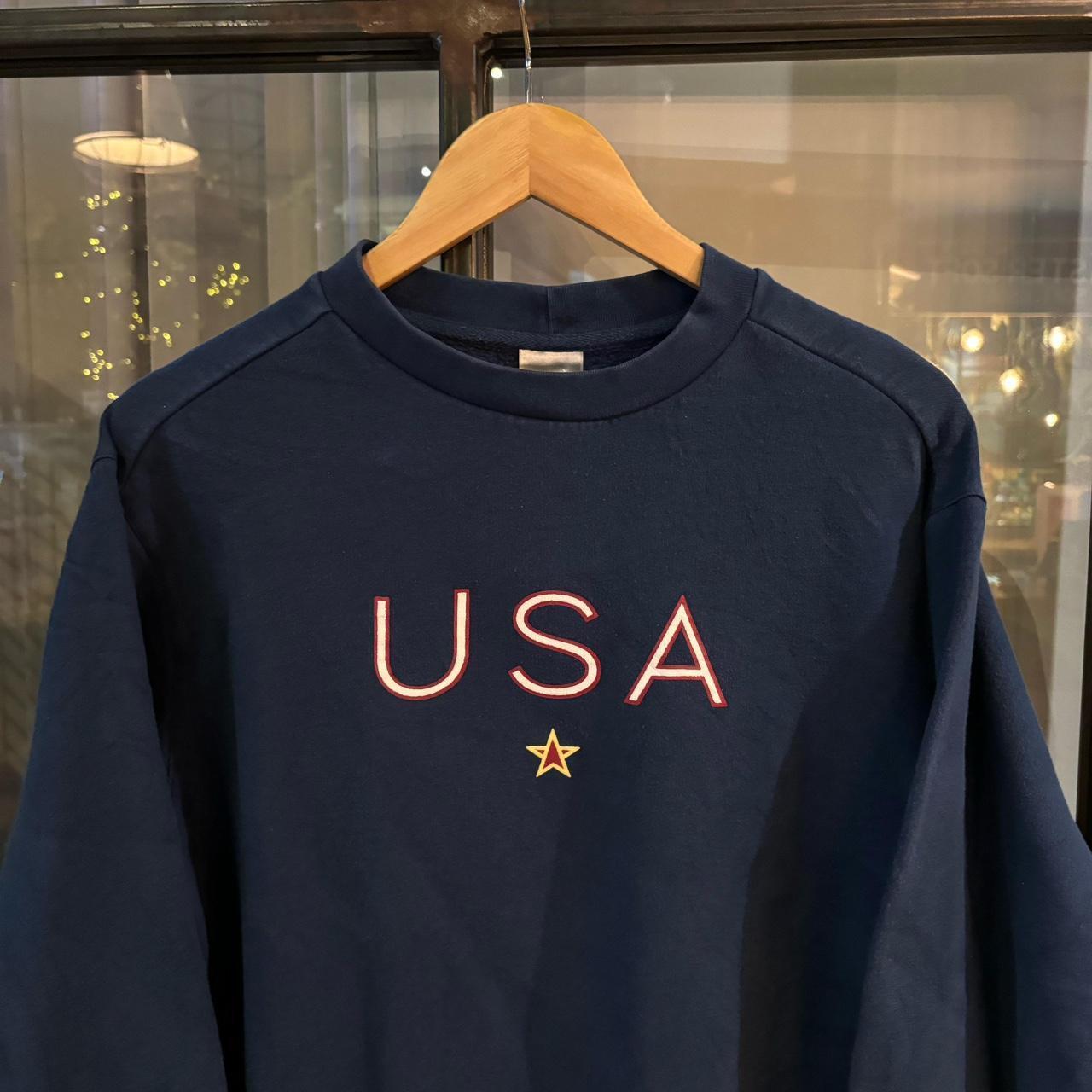 Vintage Retro Essential Navy Nike Crewneck Jumper Sweatshirt with  embroidered arm logo and chest print  #90s #sportswear #usa #y2k #nike