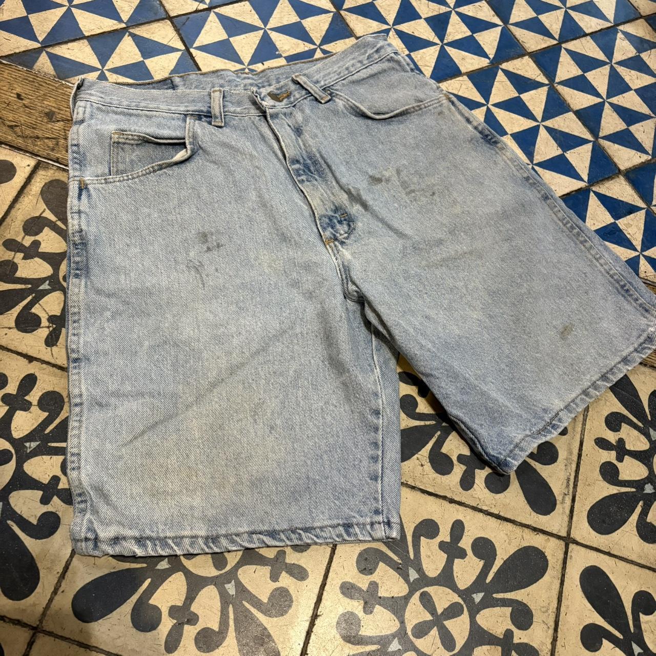 JRT113 - Vintage Retro Essential Wrangler Light Blue Wash Denim Shorts Jorts with detailed patch Logo carpenter workwear #hiphop #90s #jorts #skater #wrangler
