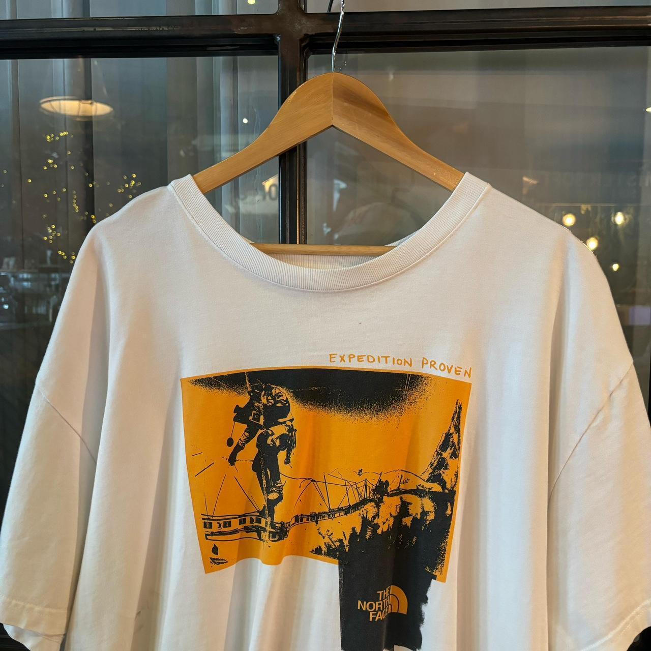 0325A67UP1 - Vintage Retro Essential White The North Face Expedition Proven Graphic Print Top Tee T-shirt #90s #graphic #top #tnf #expedition