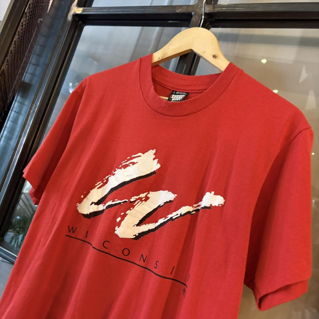 TEE504F - Vintage Retro Essential Red Screen Stars Wisconsin Single Stitch Graphic Print Top Tee T-shirt #90s #graphic #singlestitch #wisconsin #basic