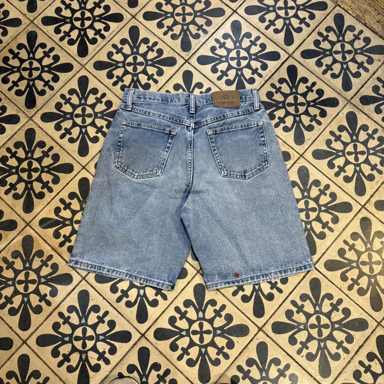 JRT137 - Vintage Retro Essential Wrangler Light Blue Wash Denim Shorts Jorts with detailed patch Logo carpenter workwear #hiphop #90s #jorts #skater #wrangler