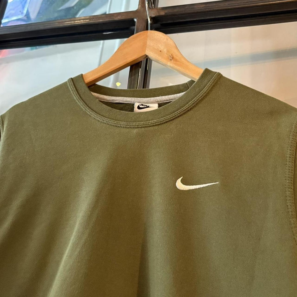 MA0202Z-P - Vintage Retro Essential Green Nike Crewneck Jumper Sweatshirt with  embroidered swoosh logo #90s #sportswear #essential #y2k #nike