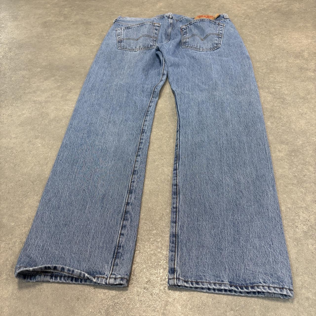 Vintage Levi's 501 Jeans Mens 34x32 Mid Blue Denim Wash Straight Leg Trousers Cowboy Western USA 90s Y2K
