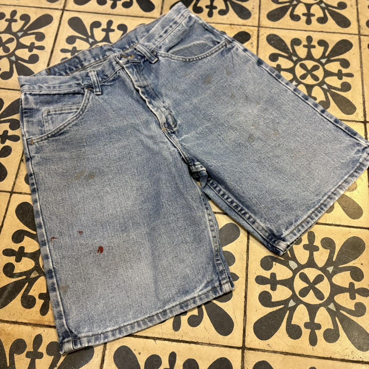 JRT137 - Vintage Retro Essential Wrangler Light Blue Wash Denim Shorts Jorts with detailed patch Logo carpenter workwear #hiphop #90s #jorts #skater #wrangler