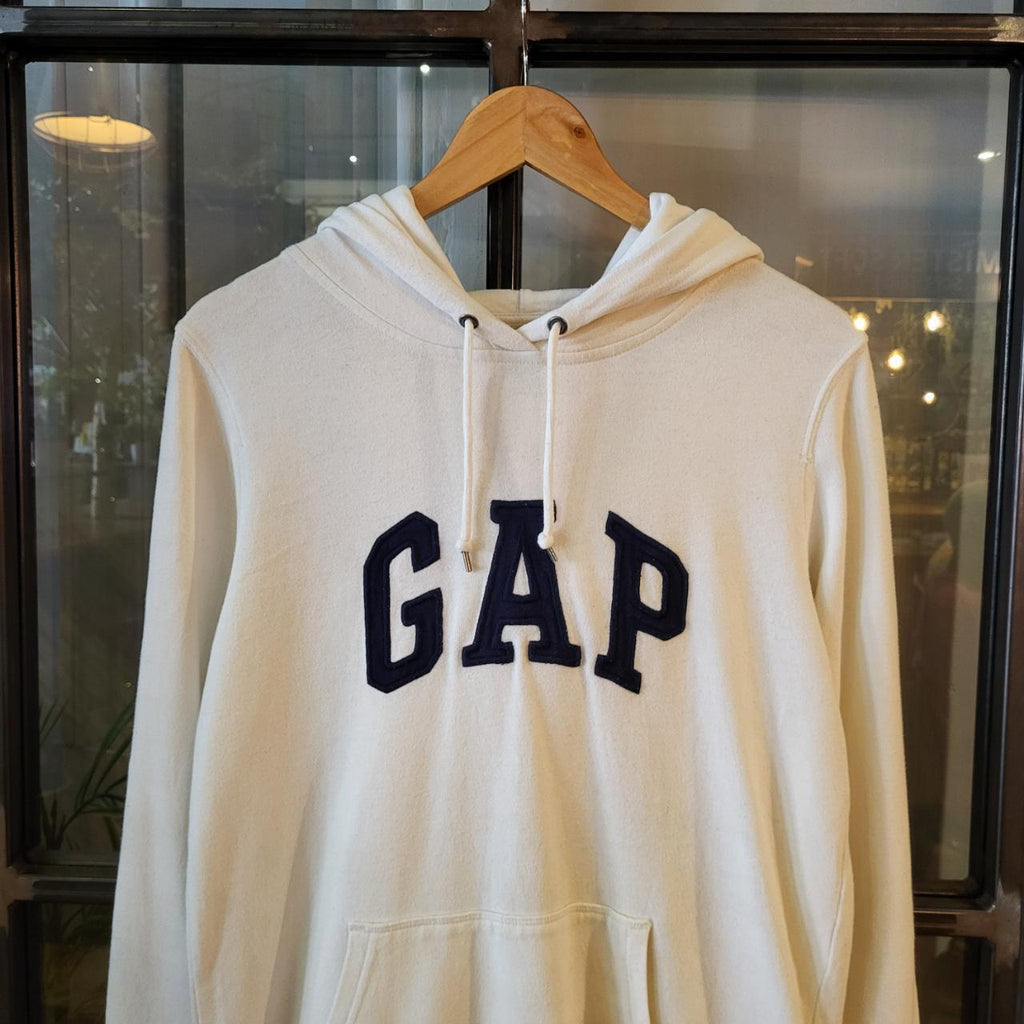 SWT286 - Vintage Retro Essential GAP White Hoodie sweatshirt jumper crewneck with patch centre logo #gap #90s #casual #essential