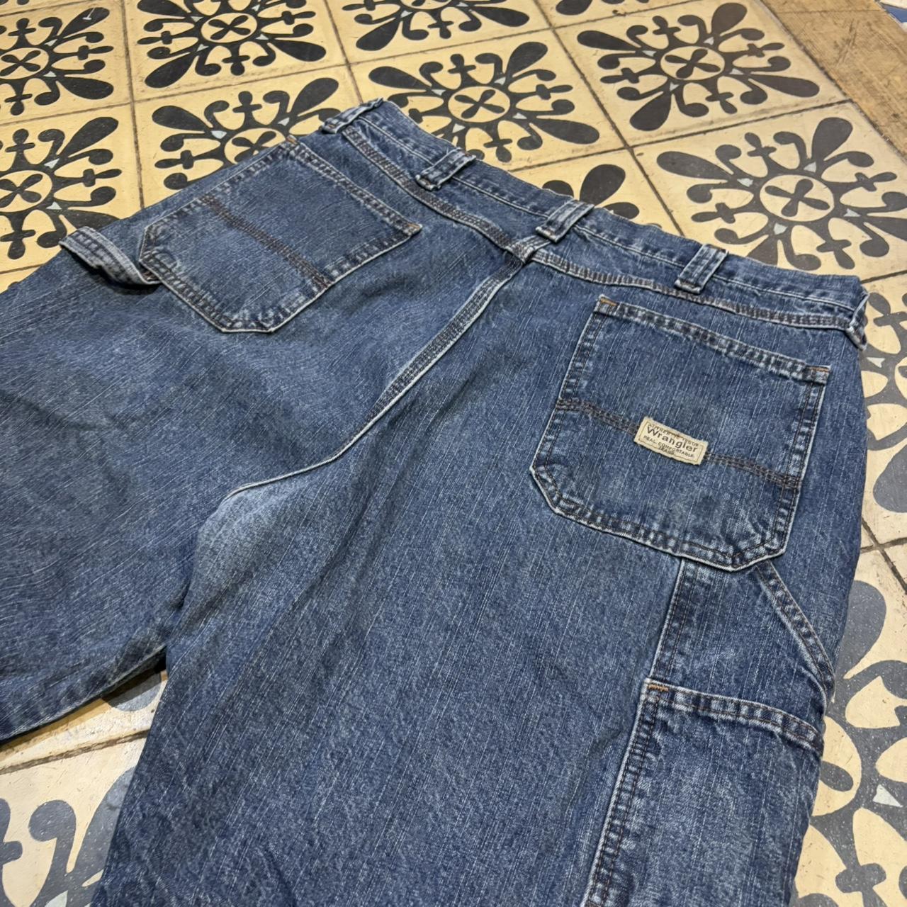 JRT438P - American Vintage Retro Essential Wrangler Blue Wash Denim Shorts Jorts with detailed patch Logo hip hop baggy wide leg 90s 00s y2k grunge streetwear style workwear #hiphop #90s #jorts #skater #wrangler