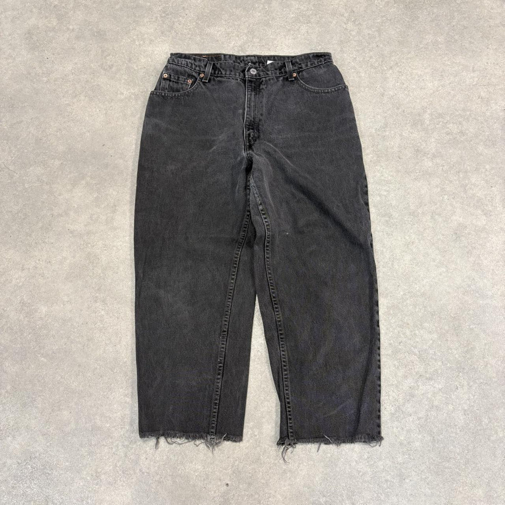 BR2701FG-U - Vintage retro essential Levi’s 550 Relaxed Cropped Raw Hem Black Wash Denim Jeans Trousers pants #denim #cropped #levis #levis550 #relaxed
