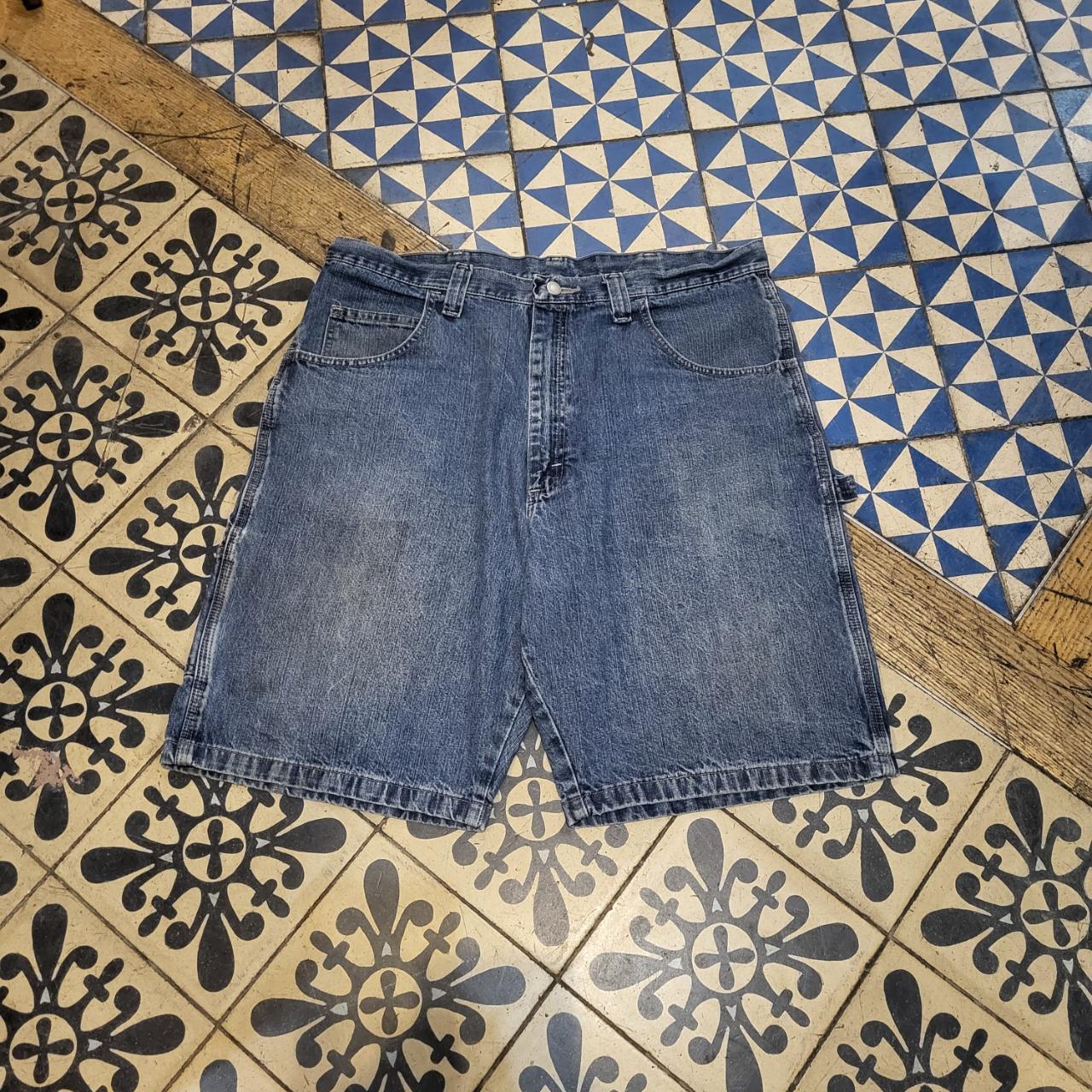 JRT333 - Vintage Retro Wrangler Blue Wash Denim Oversized Baggy Shorts Jorts with detailed embroidered Logo graphic carpenter workwear Old School Hip Hop skate grunge faded 90s Y2K style