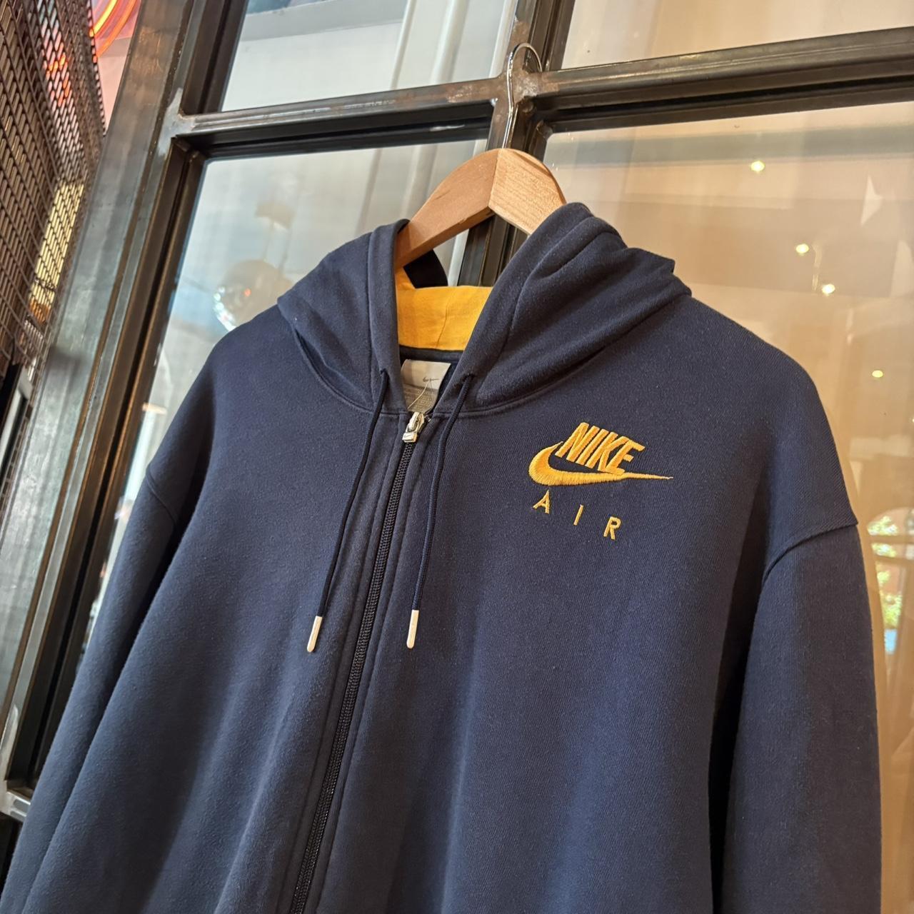 0325G50F - Vintage Retro Essential Navy Nike Air Max Full Zip Up Sweatshirt Hoodie with big spellout back embroidered logo and small chest logo #airmax #sportswear #essential #nike #y2k
