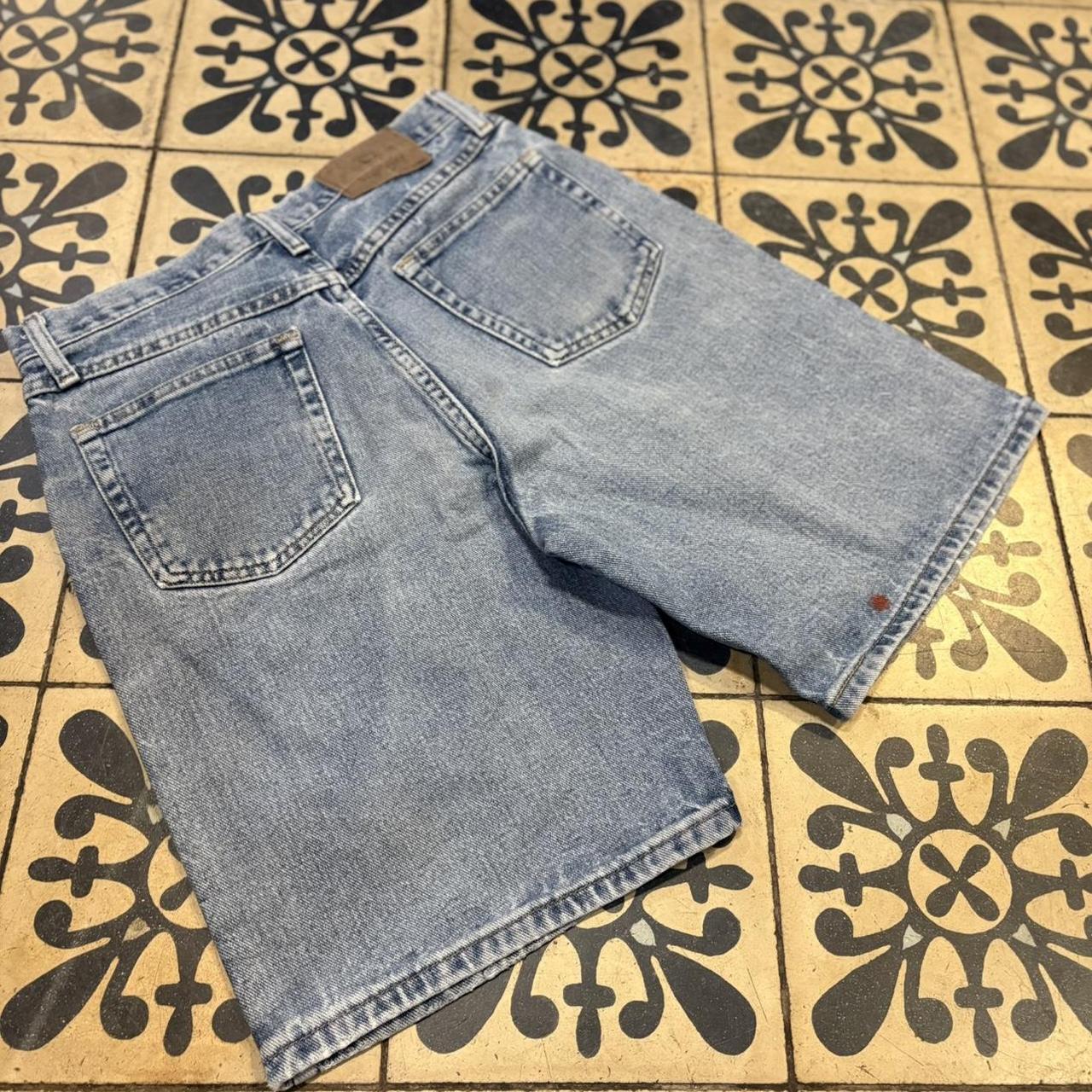 JRT137 - Vintage Retro Essential Wrangler Light Blue Wash Denim Shorts Jorts with detailed patch Logo carpenter workwear #hiphop #90s #jorts #skater #wrangler