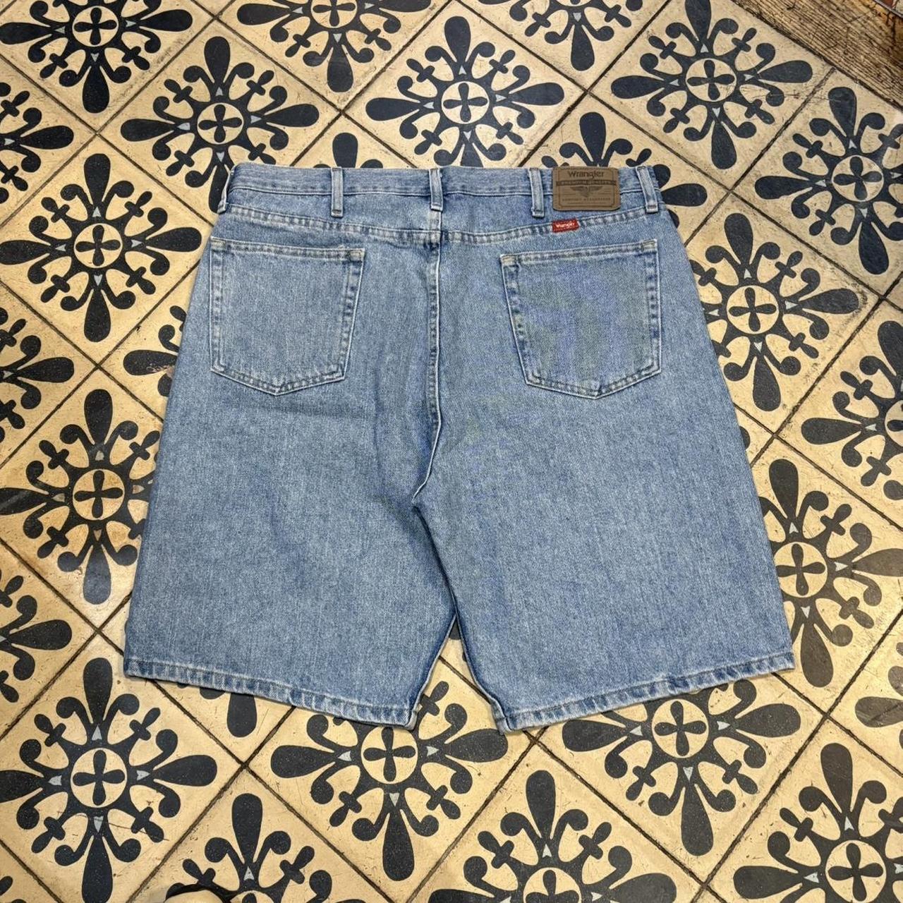 JRT123 - Vintage Retro Essential Wrangler Blue Wash Denim Shorts Jorts with detailed patch Logo carpenter workwear #hiphop #90s #jorts #skater #wrangler