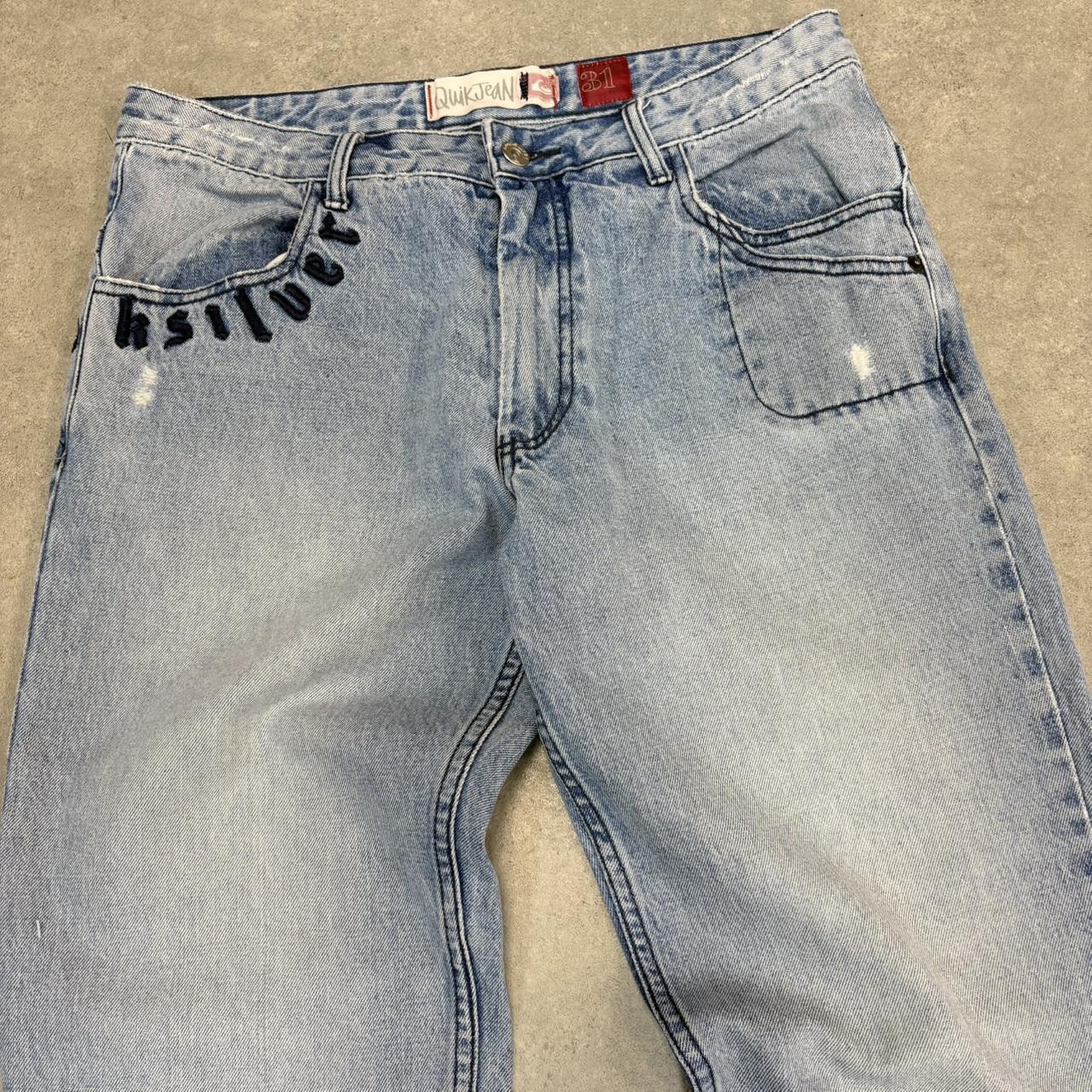 MES0901K-U - Vintage retro essential Quiksilver Light Blue Wash Denim Straight Leg Y2k Jeans Trousers pants with light  distressing and embroidered logos #denim #straightleg #quiksilver #surfer #y2k
