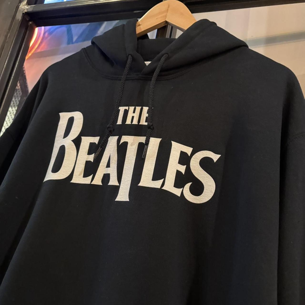 0425A67UF - Vintage Retro Essential Black The Bealtes British Rock Music Band Concert Tour Sweatshirt Hoodie with spell-out print logo #rock #tour #music #thebealtes #y2k