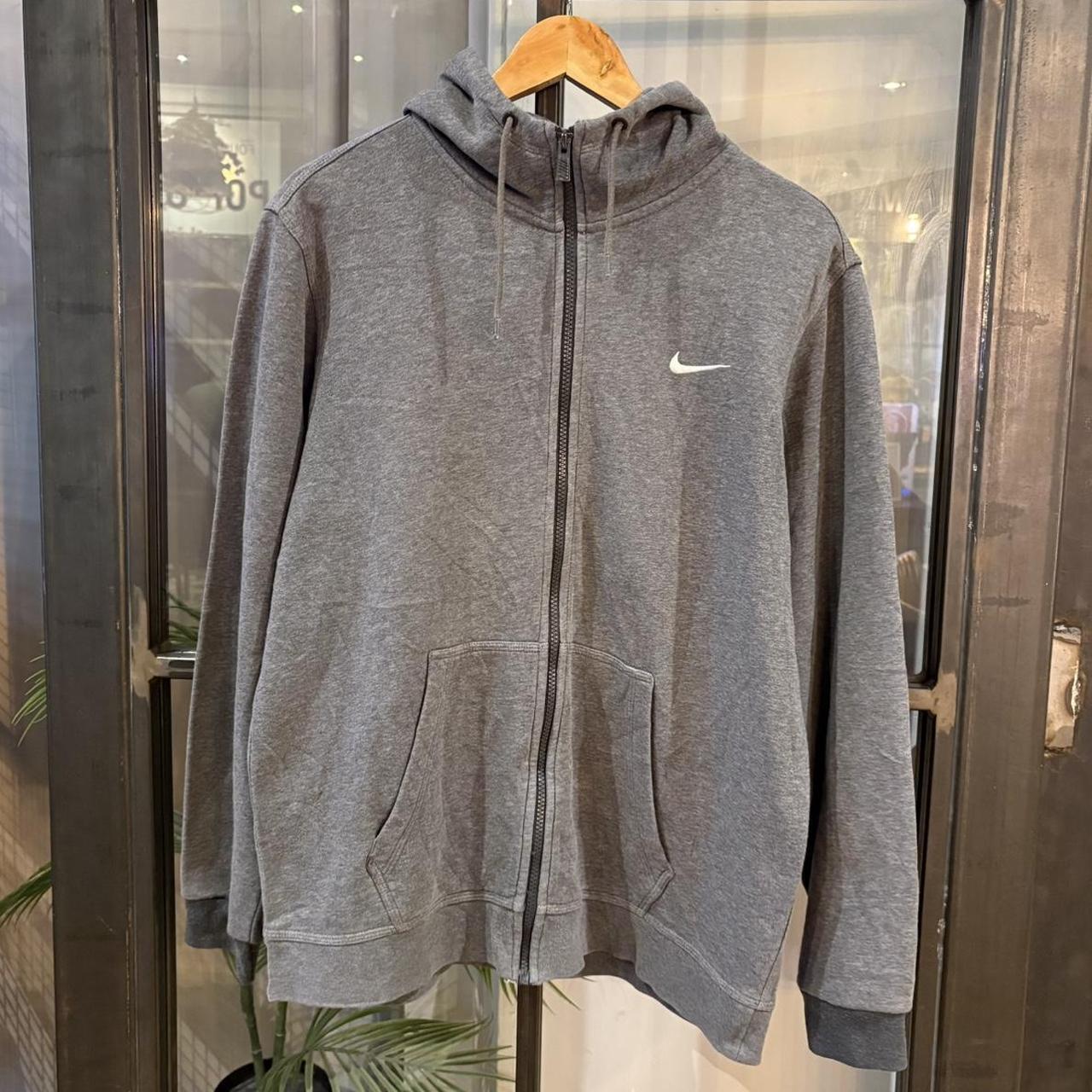 MA2207KD-P - Vintage Retro Essential Grey Nike Full Zip Sweatshirt Hoodie with embroidered swoosh logo #90s #sportswear #essential #nike #y2k