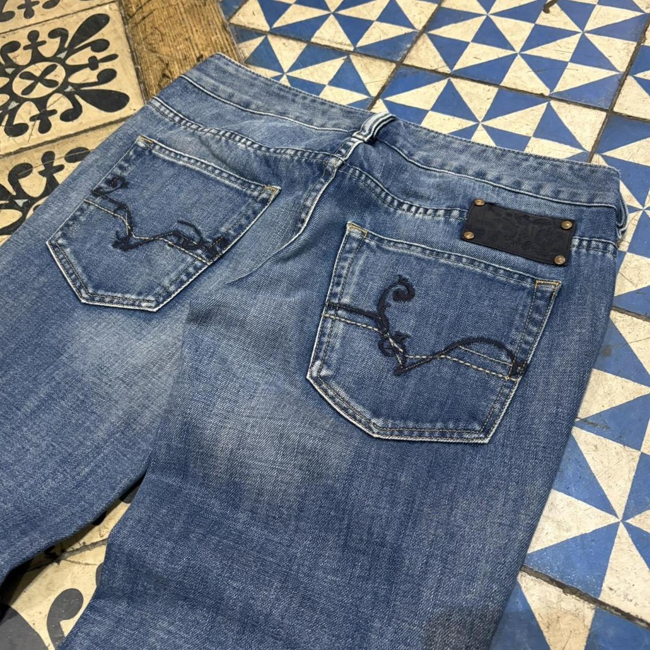 0325C99UF - Vintage retro essential Diesel RYOTH Bootcut Blue Wash Denim Jeans Trousers pants with embroidered back pocket detailing #denim #bootcut #diesel #y2k #embroidered