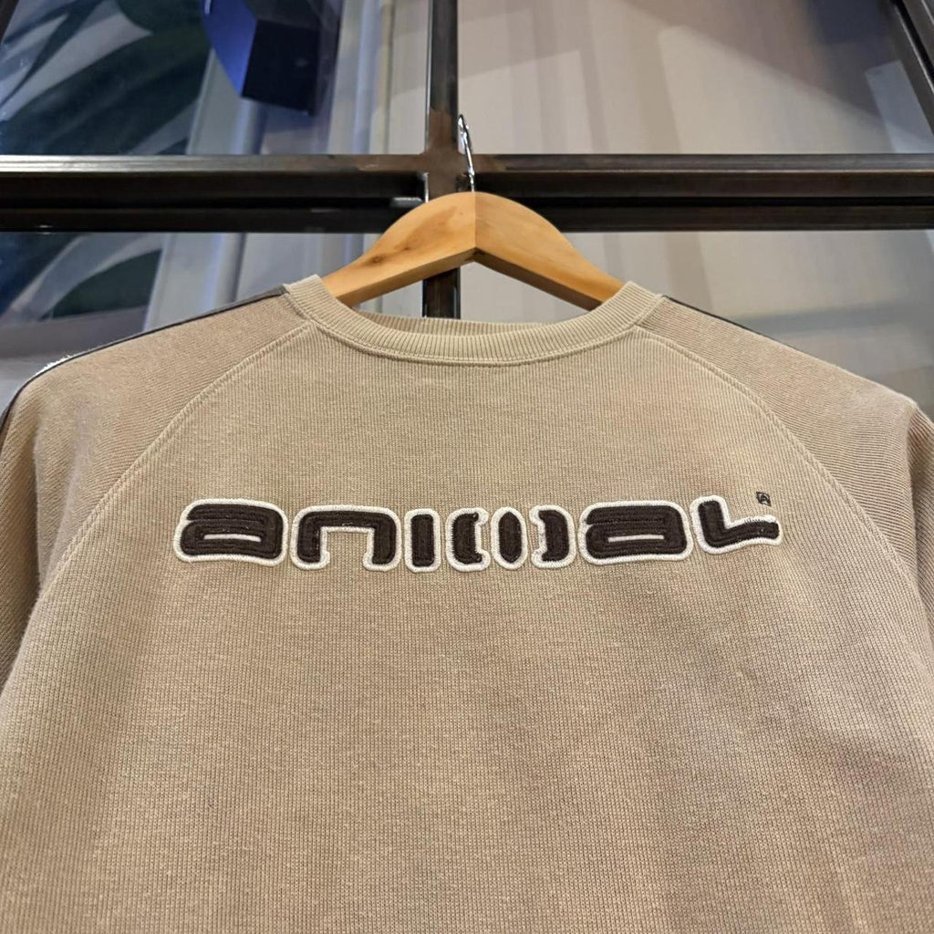 MES1812H-P - Vintage Retro Essential Brown Animal Crewneck Jumper Sweatshirt with embroidered spell out centre logo #90s #surfer #skater #y2k #animal