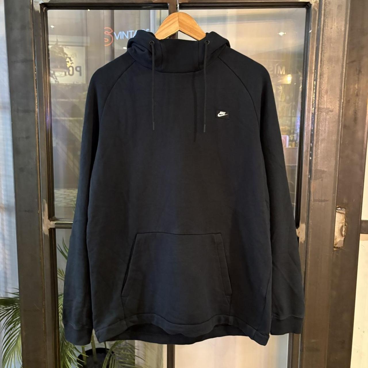 SWT682F - Vintage Retro Essential Black Nike Sweatshirt Hoodie with embroidered logo #90s #sportswear #essential #nike #y2k