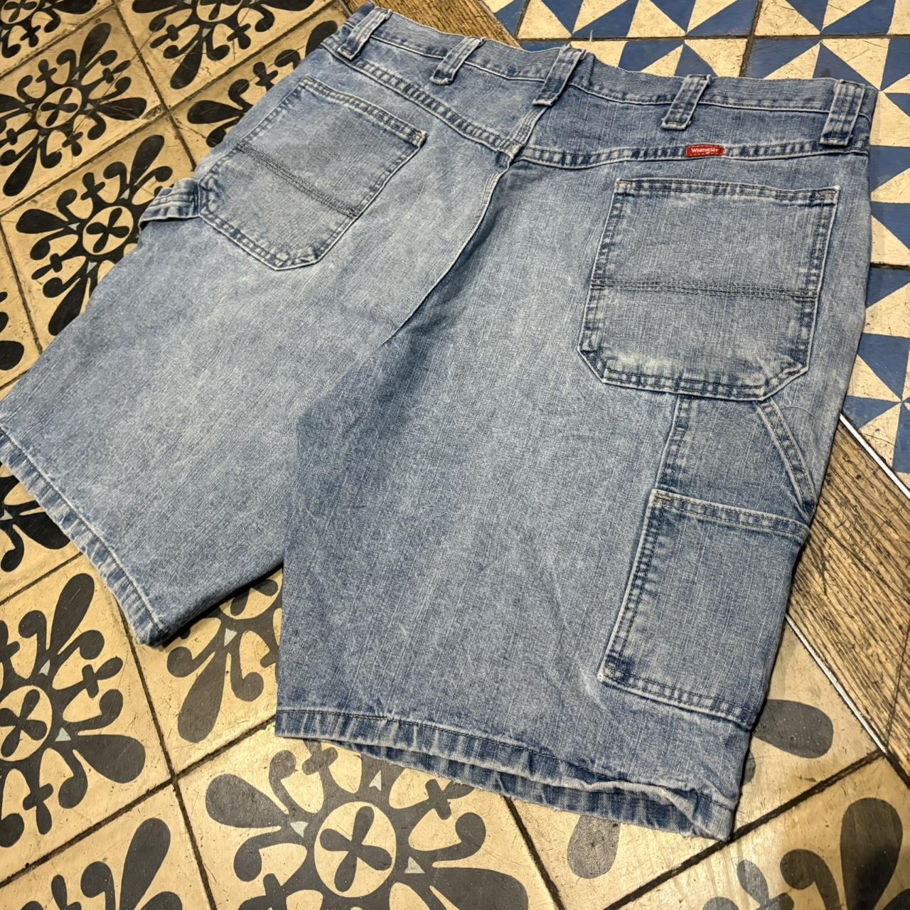 JRT112 - Vintage Retro Essential Wrangler Light blue Wash Denim Shorts Jorts with detailed patch Logo carpenter workwear #hiphop #90s #jorts #skater #wrangler