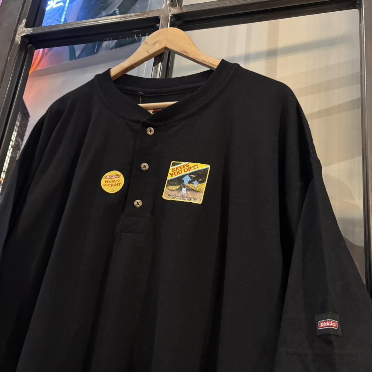 BR2306NS-F - Brand New with Tags Deadstock Eseential Dickies Black Pocket Top Tee T-shirt with embroidered patch logo #skater #workwear #dickies #y2k #brandnew