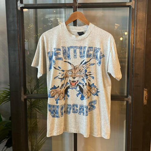 0325A88F - Vintage Retro Essential Grey Kentucky Wildcats Basketball Graphic Print Single Stitch Top Tee T-shirt #90s #graphic #top #basketball #kentuckywildcats
