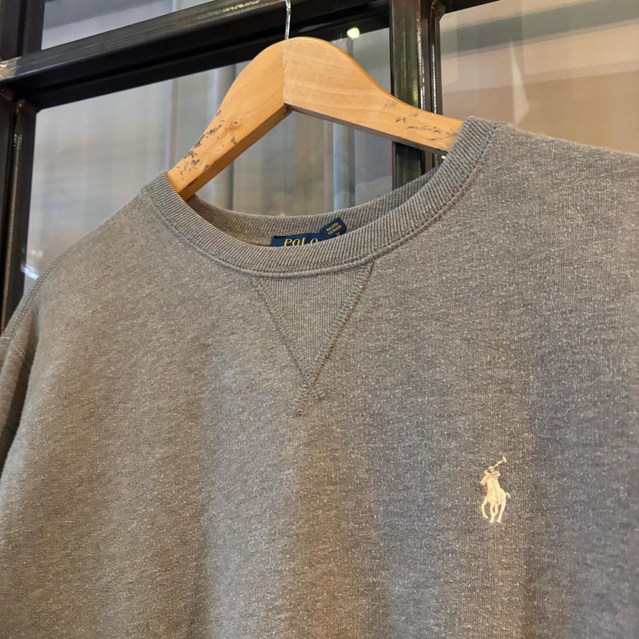 0225A21P - Vintage Retro Essential Grey Polo Ralph Lauren Crewneck Jumper Sweatshirt with embroidered logo #90s #preppy #poloralphlauren #oldmoney #smartcasual