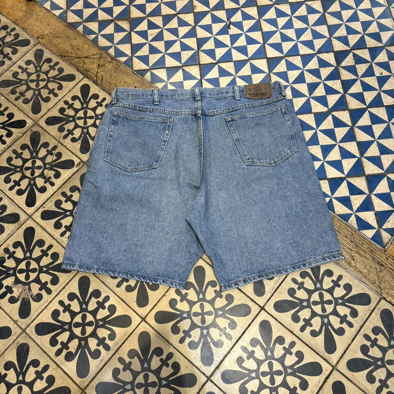 JRT127 - Vintage Retro Essential Wrangler Blue Wash Denim Shorts Jorts with detailed patch Logo carpenter workwear #hiphop #90s #jorts #wrangler #skater