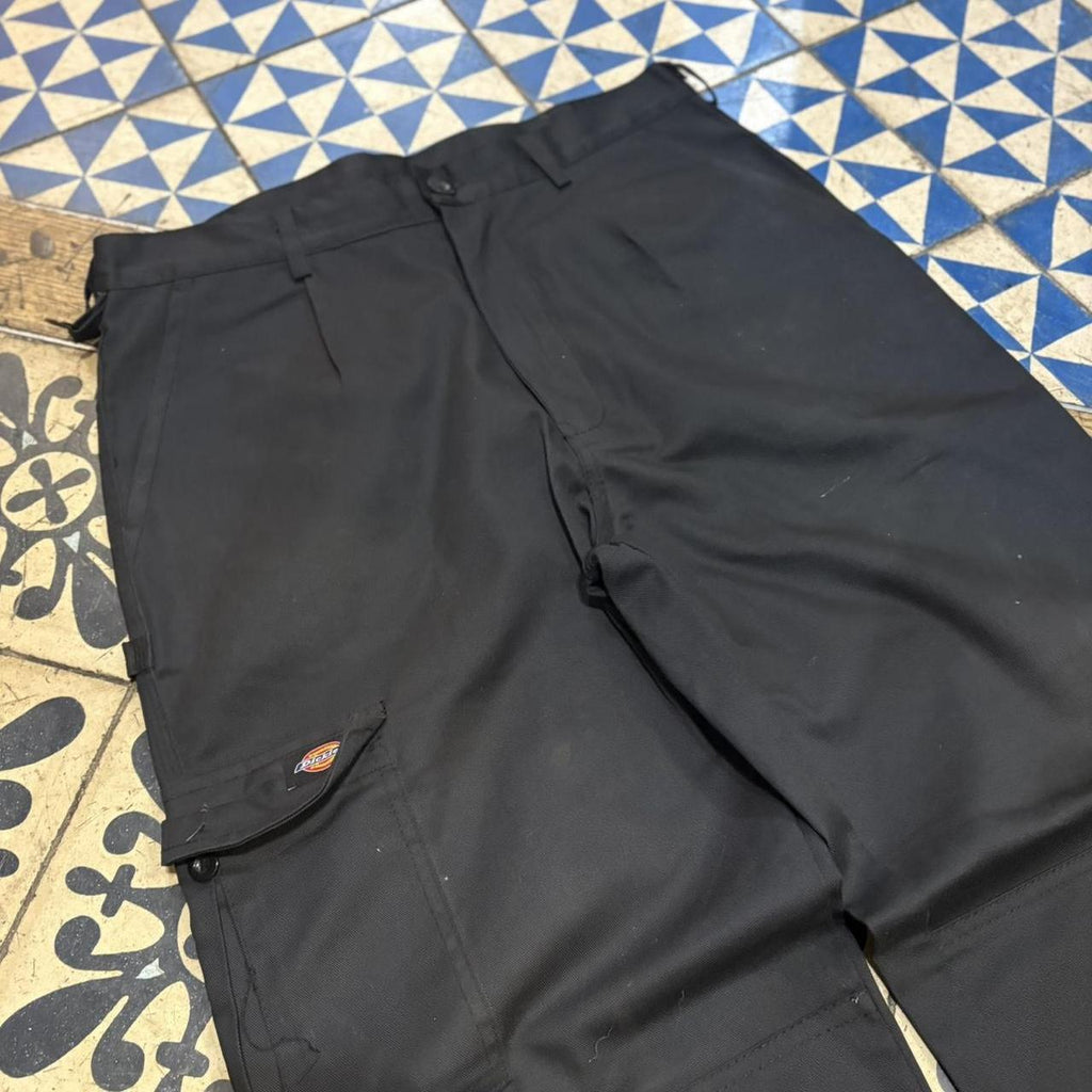 BR2306JI-P - Vintage retro essential  Black Dickies Double Knee Cargo Trousers pants casual workwear #skater #utility #workwear #carpenter #dickies