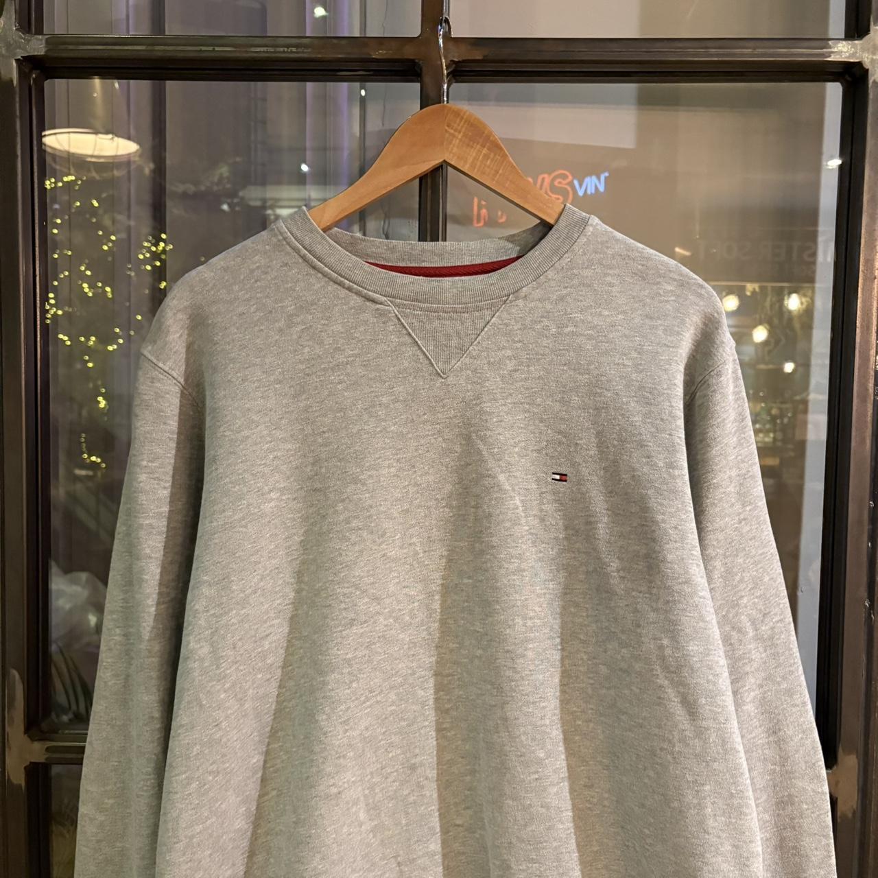 CP1102 - Vintage Retro Essential Tommy Hilfiger Crewneck Jumper Sweatshirt with big spellout embroidered logo #90s #wideboxy #essential #y2k #tommyhilfiger