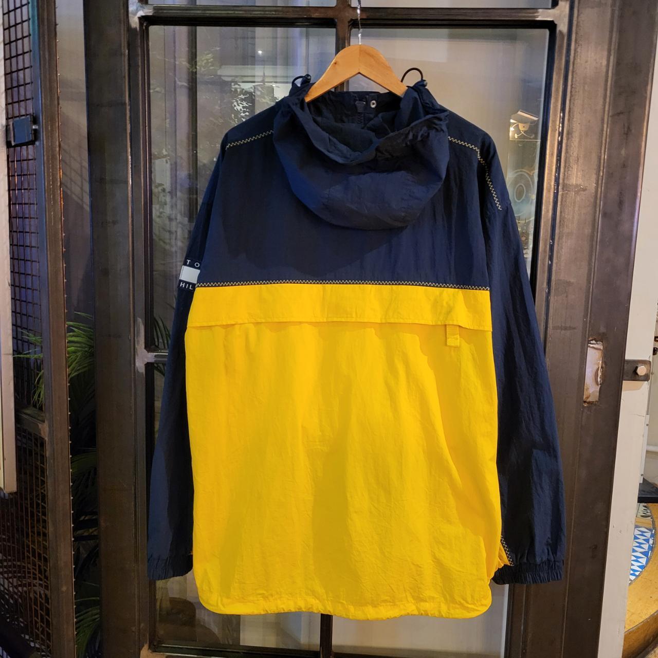 WDB026BR - Vintage Retro Essential Tommy Hilfiger Yellow Navy Packable Lightweight Windbreaker full zip button up Jacket with sleeve patch logo #tommy #preppy #windbreaker #festival #90s