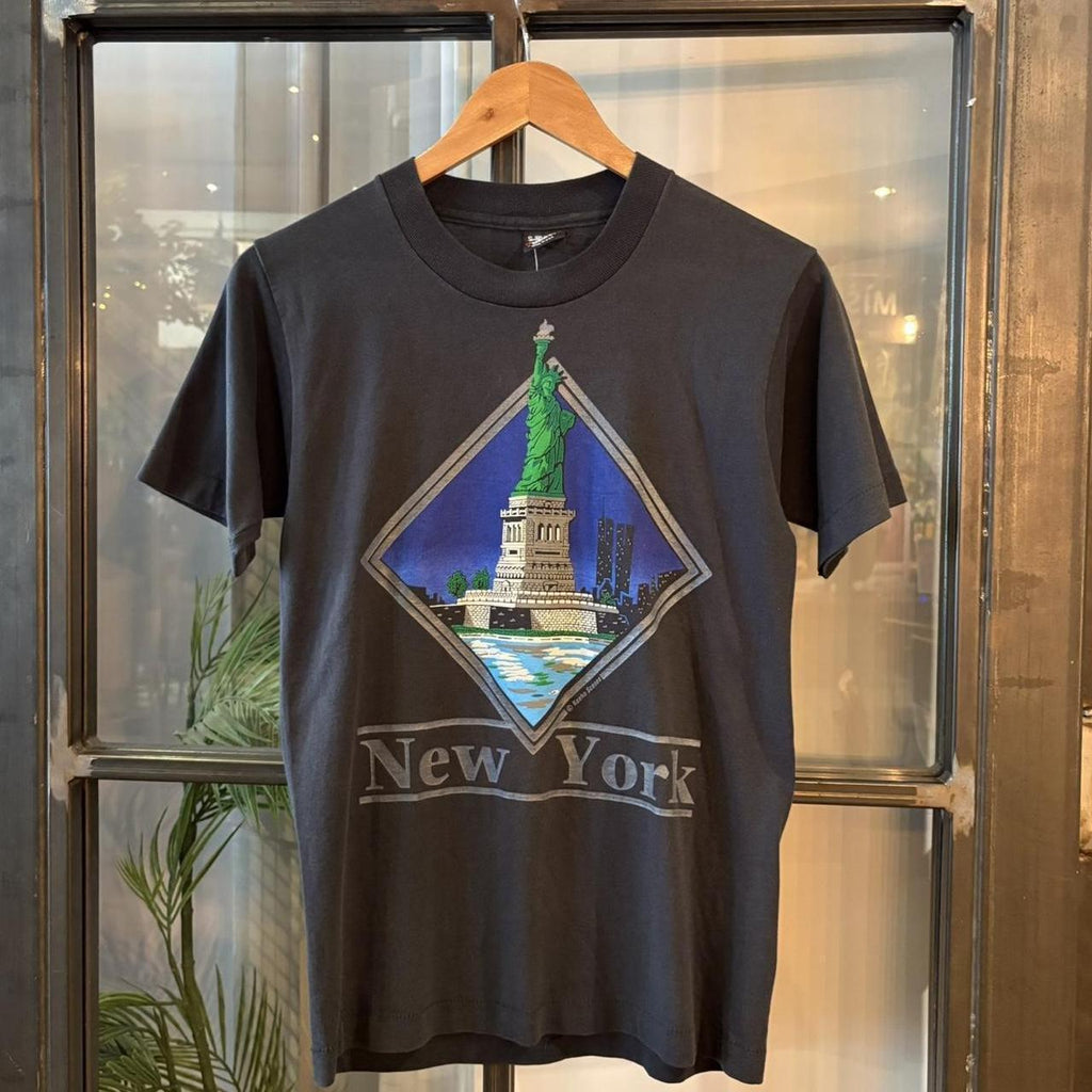 TEE626F - Vintage Retro Essential Black Single Stitch New York City Graphic Print Top Tee T-shirt #90s #graphic #newyork #singlestitch #location