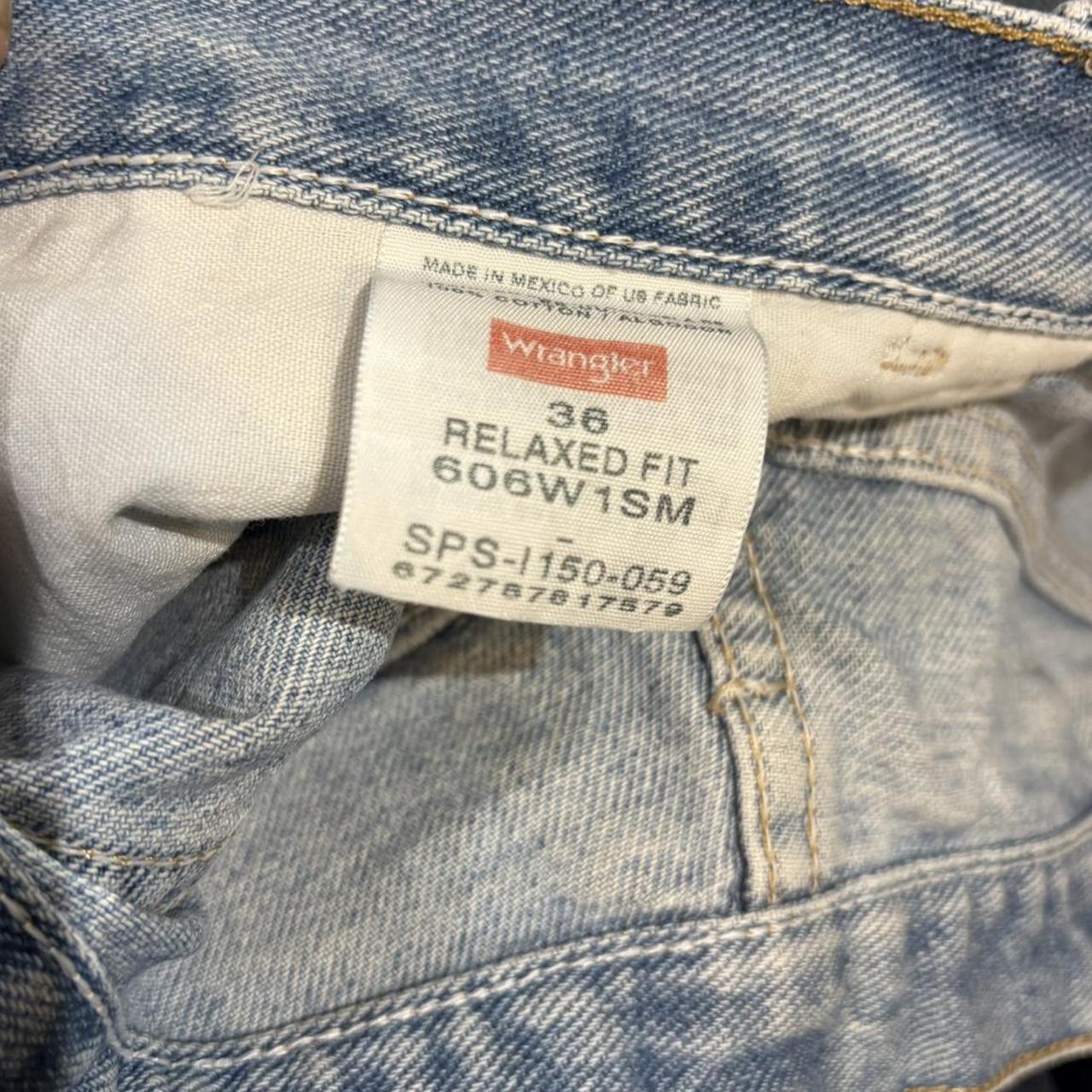 JRT105 - Vintage Retro Essential Wrangler Light Blue Wash Denim Shorts Jorts with detailed patch Logo carpenter workwear #hiphop #90s #jorts #skater #wrangler
