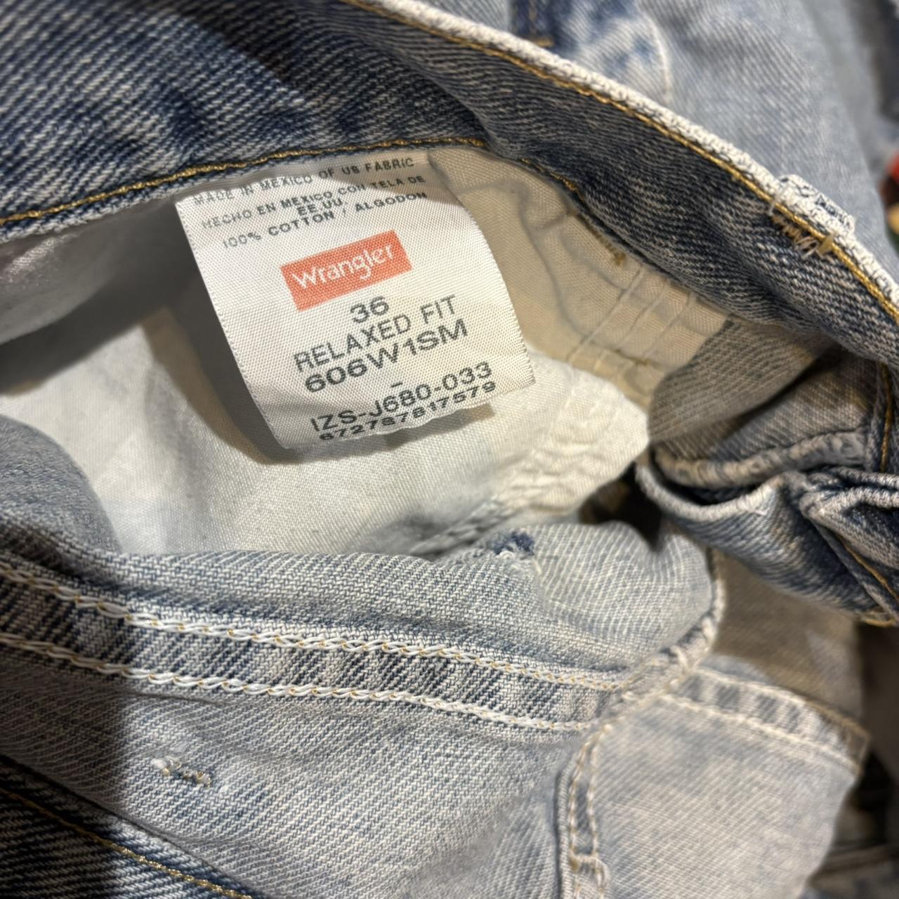 JRT131 - Vintage Retro Essential Wrangler Blue Wash Denim Shorts Jorts with detailed patch Logo carpenter workwear #hiphop #90s #jorts #skater #wrangler