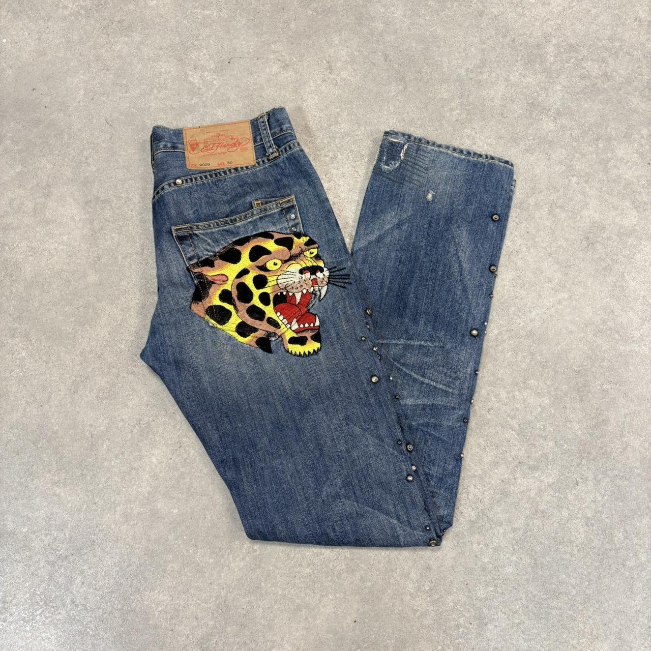 CP2504A-U - Vintage retro essential  Ed Hardy Distressed Studded Blue Wash Denim Jeans Trousers pants with embroidered jaguar and lady pocket patches #studded #embroidered #edhardy #jeans #y2k