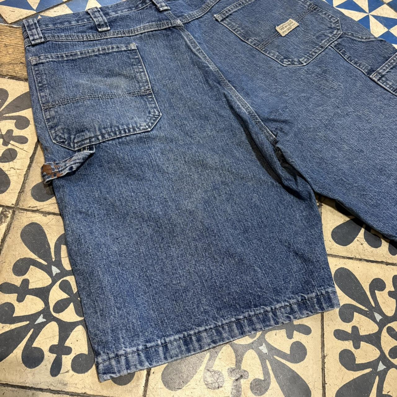 JRT102 - Vintage Retro Essential Wrangler Mid Blue Wash Denim Shorts Jorts with detailed patch Logo carpenter workwear #hiphop #90s #jorts #skater #wrangler