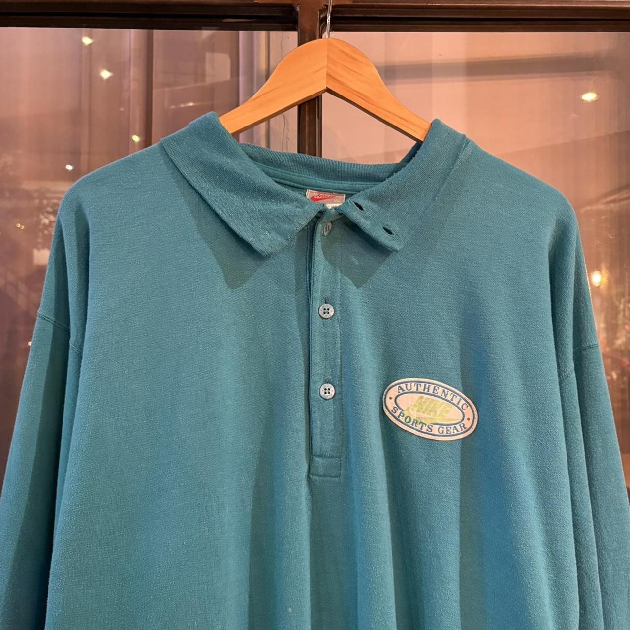 0425D42-P - Vintage Retro Essential Blue Nike Mock Neck Jersey 1/4 Button Up Jumper Sweatshirt with embroidered patch logo #90s #sportswear #essential #y2k #nike
