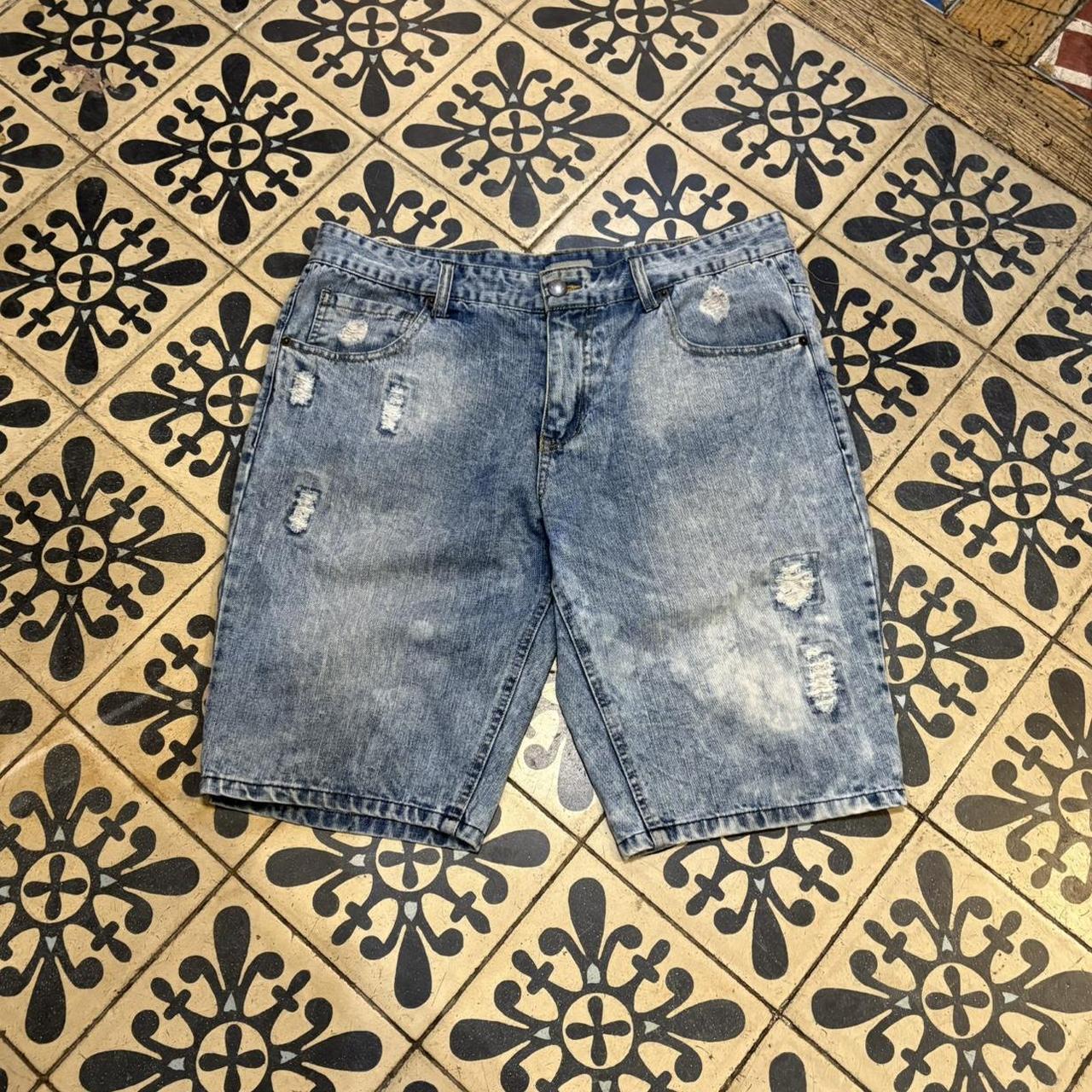 MA0503I-P - American Vintage Retro Essential Black Blue Wash Denim Distressed Shorts Jorts with detailed patch Logo hip hop baggy wide leg 90s 00s y2k grunge streetwear style workwear #hiphop #90s #jorts #skater #distressed